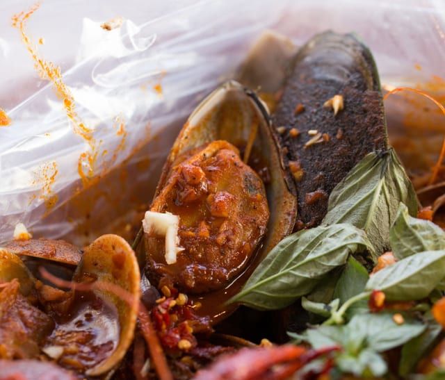 1 lb. Mussels With Basil.